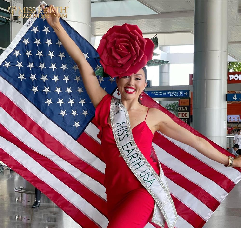 Người đẹp Mỹ mặc trang phục lạ mắt sang Việt Nam thi Hoa hậu Trái Đất-1
