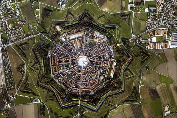 Tiếng vo ve bí ẩn từ 0h đến 1h sáng khiến cư dân thị trấn đêm đêm mất ngủ-2