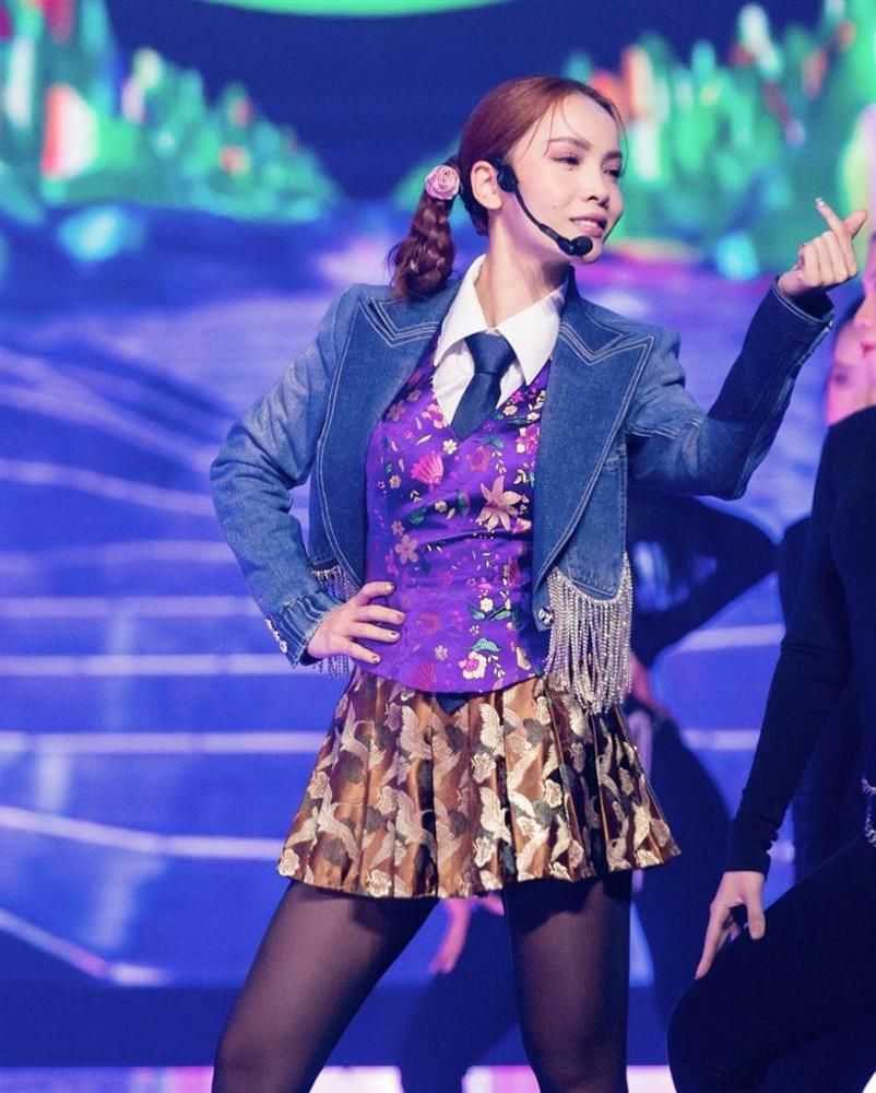 Yến Trang U40 body nuột hơn thời con gái, thích mặc khoe eo thon-1