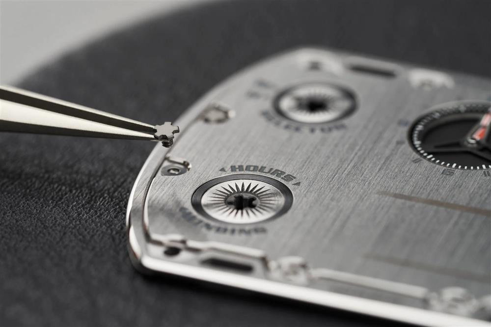 Chiếc đồng hồ mỏng nhất thế giới, giá hơn 45 tỷ đồng được tạo ra thế nào?-3