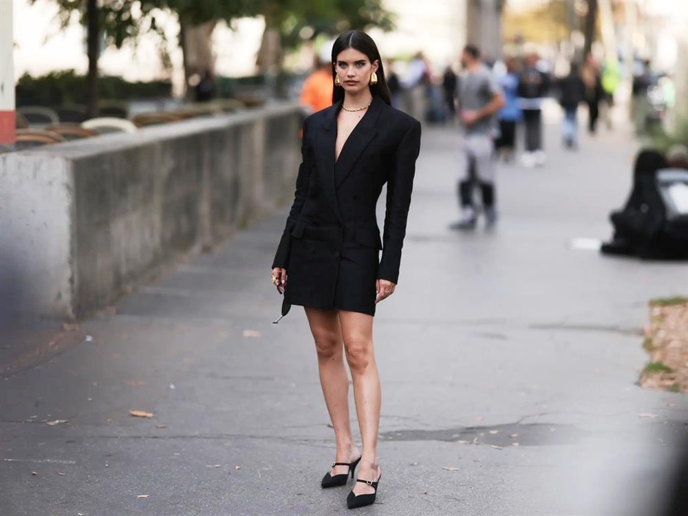 Những kiểu váy đen giúp phái đẹp trông sang trọng, quyến rũ-2