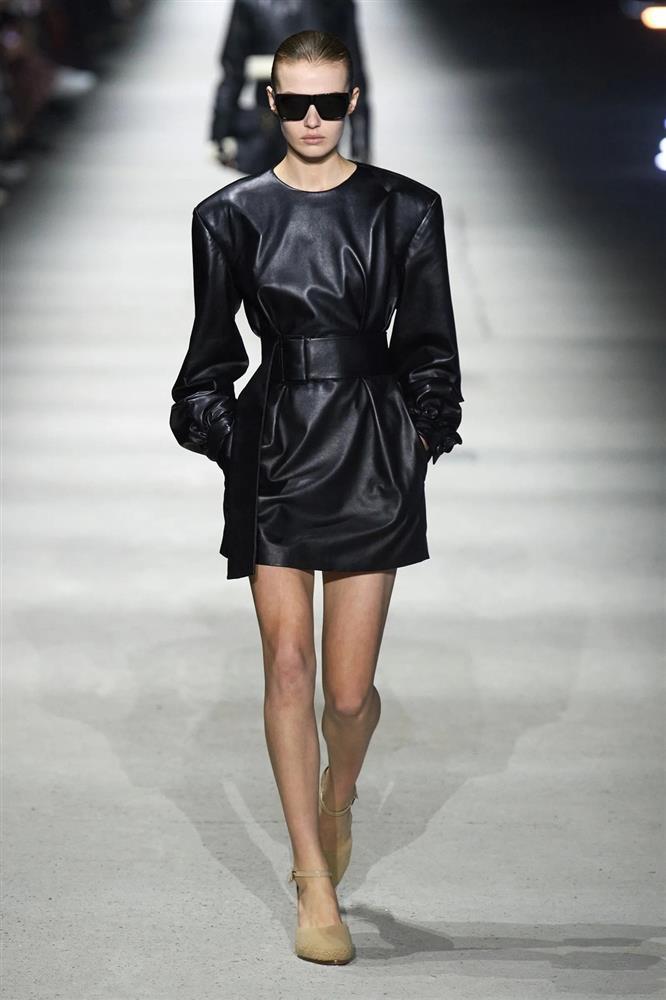 Những kiểu váy đen giúp phái đẹp trông sang trọng, quyến rũ-4