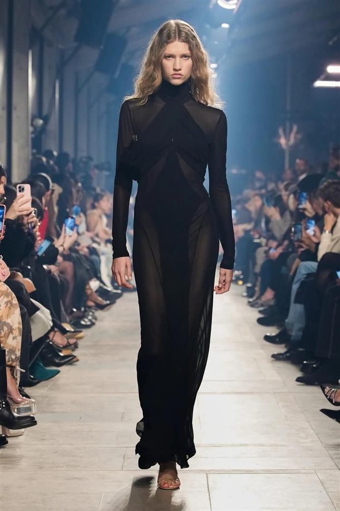 Những kiểu váy đen giúp phái đẹp trông sang trọng, quyến rũ-6