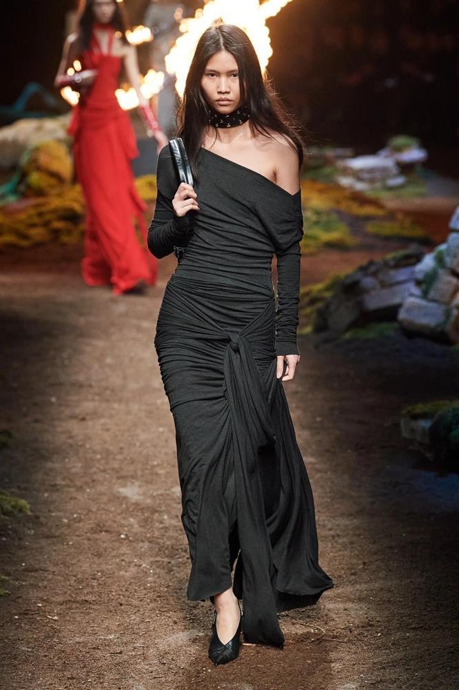 Những kiểu váy đen giúp phái đẹp trông sang trọng, quyến rũ-7