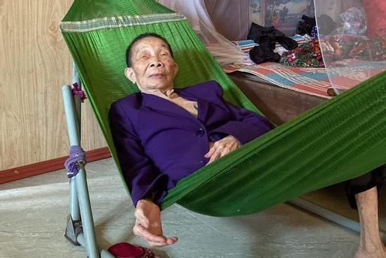 Cụ bà Hải Dương 122 tuổi: Tóc vẫn đen, răng rụng lại mọc, ăn cơm muối vừng