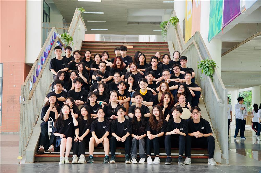 Chàng thủ khoa đa tài của trường Ams, có điểm thi khối D07 cao nhất Hà Nội-5