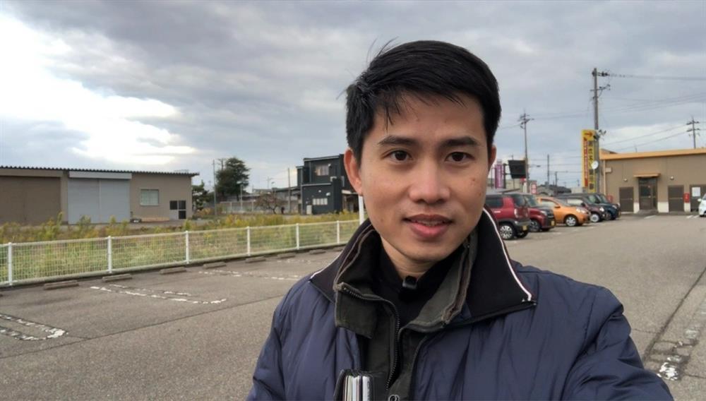 Người đàn ông Nhật rơm rớm xúc động khi chàng trai Việt đến nhà trả ví tiền-1