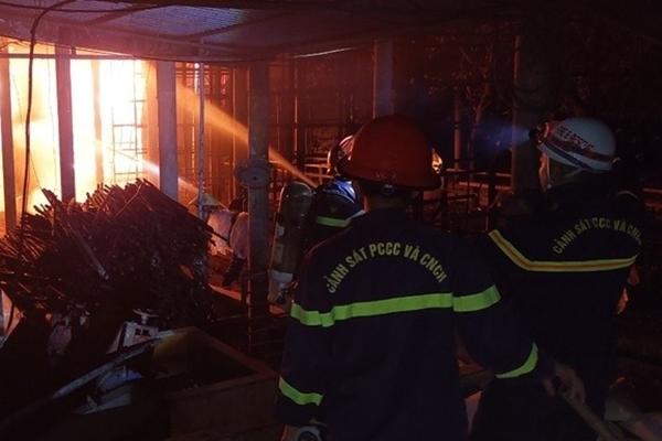Công an điều tra nguyên nhân vụ cháy thiệt hại hàng tỷ đồng ở Cần Thơ-4