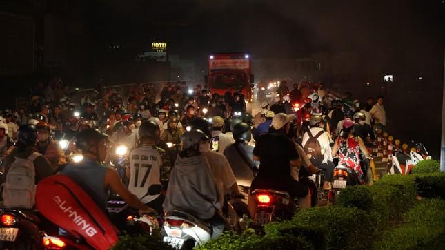 Công an điều tra nguyên nhân vụ cháy thiệt hại hàng tỷ đồng ở Cần Thơ-3