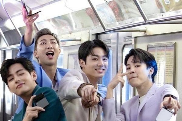 Jungkook (BTS) suýt bị xô ngã vì sân bay hỗn loạn-1