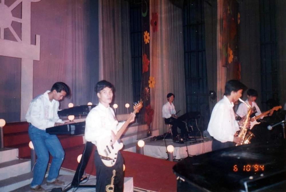 Nhạc sĩ Xuân Phương qua đời, Bằng Kiều chia sẻ loạt ảnh hiếm hoi thời 1994-1