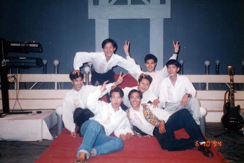 Nhạc sĩ Xuân Phương qua đời, Bằng Kiều chia sẻ loạt ảnh hiếm hoi thời 1994-5