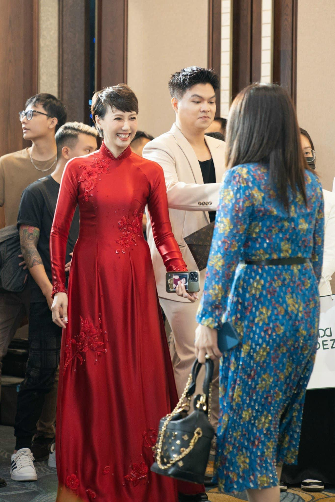 Những khoảnh khắc hiếm có của mẹ Đoàn Văn Hậu và Doãn Hải My-4