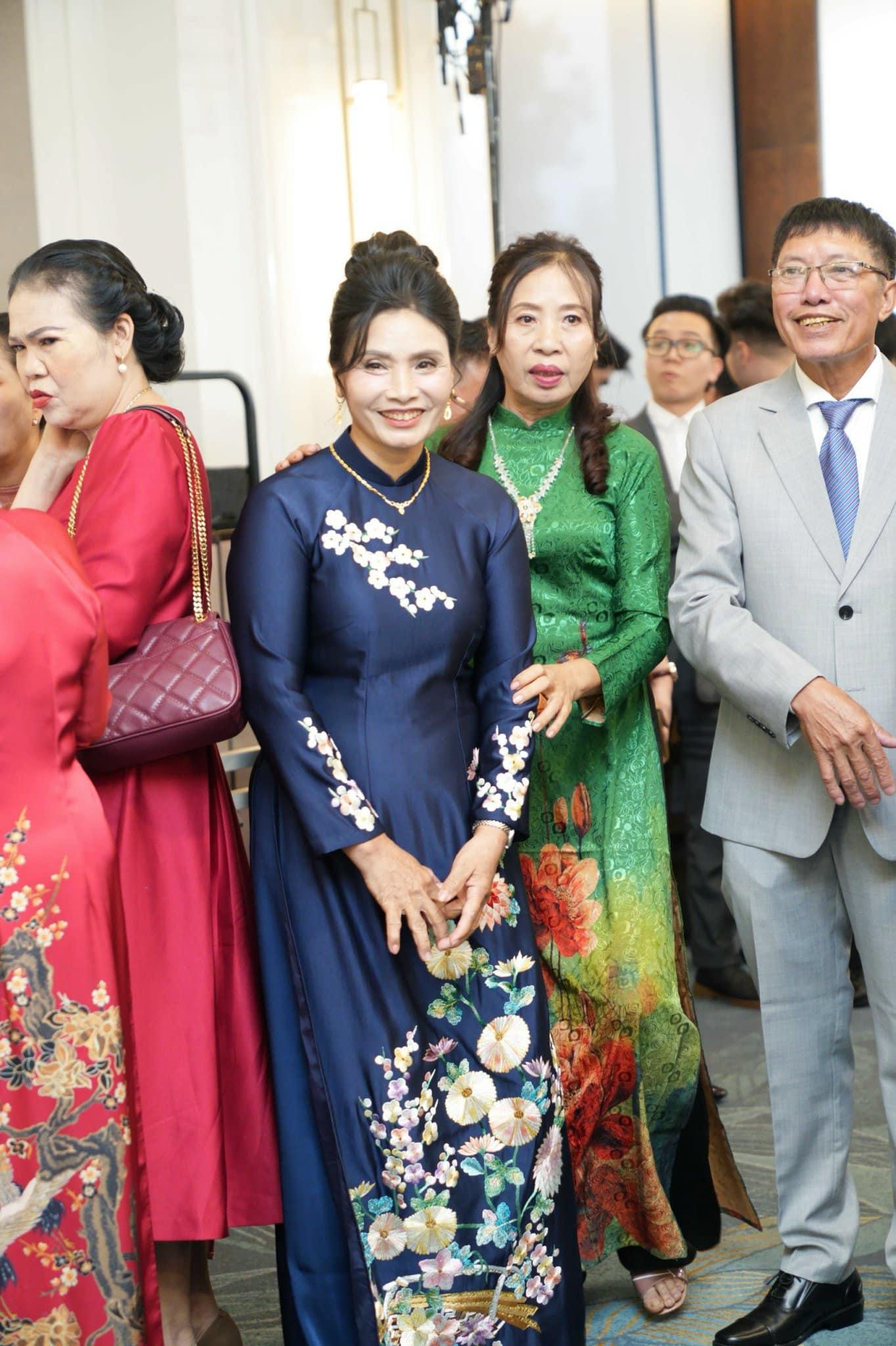 Những khoảnh khắc hiếm có của mẹ Đoàn Văn Hậu và Doãn Hải My-7