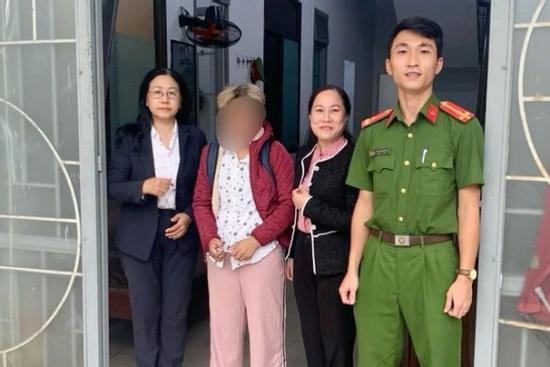 Kịp thời cứu sống bé gái mồ côi nhảy cầu tự tử tại Đà Nẵng