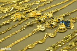 Người mua vàng lỗ hơn 2 triệu đồng/lượng trong ngày giá lập đỉnh lịch sử
