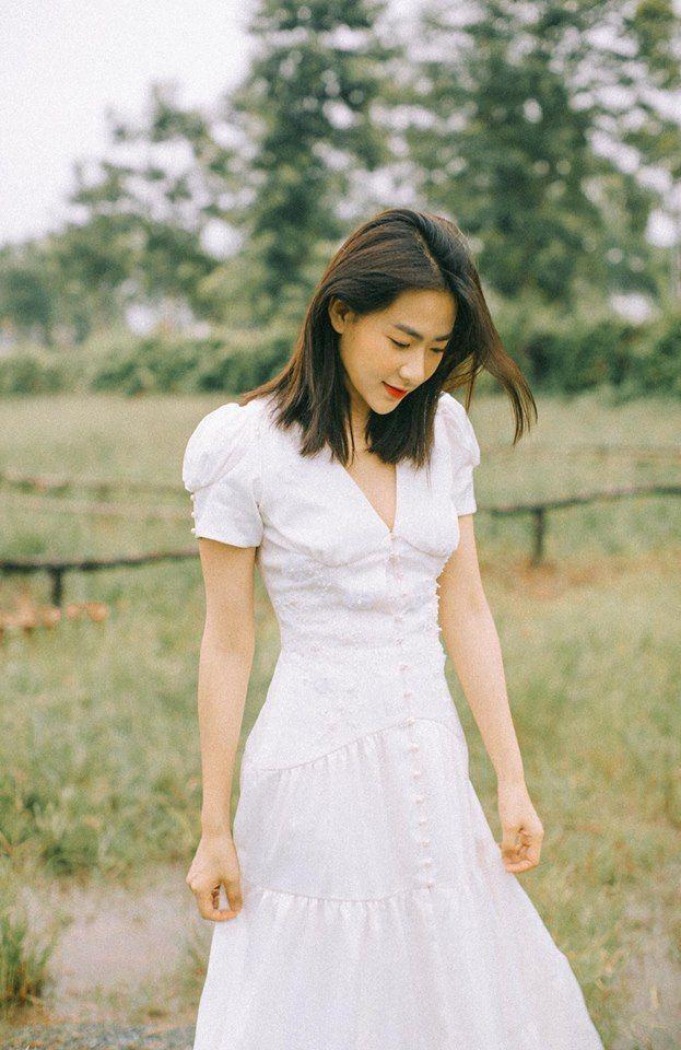 Lưu Diệc Phi phiên bản Việt thích mặc áo mỏng check-in muôn nơi, khoe body nõn nà-8