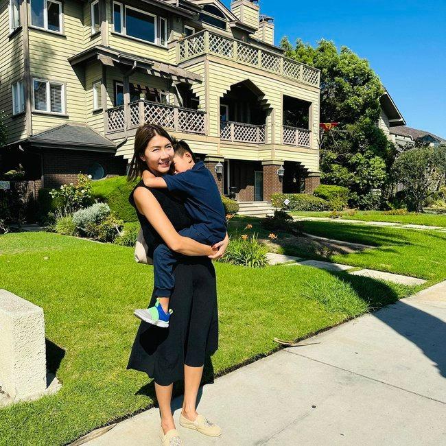 Nguyên nhân nào khiến sao nữ Vbiz miệt mài livestream bán hàng trước 1 tiếng ra tòa ly hôn chồng?-2