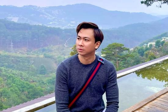 Hồ Việt Trung kể quá khứ đi diễn bằng xe đò, không dám ngủ vì sợ bị móc túi
