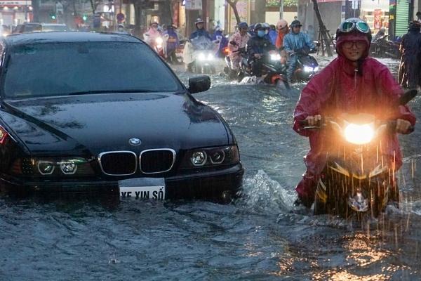 TP.HCM chìm trong sương mù, cảnh báo ô nhiễm không khí gây hại cho sức khỏe-12