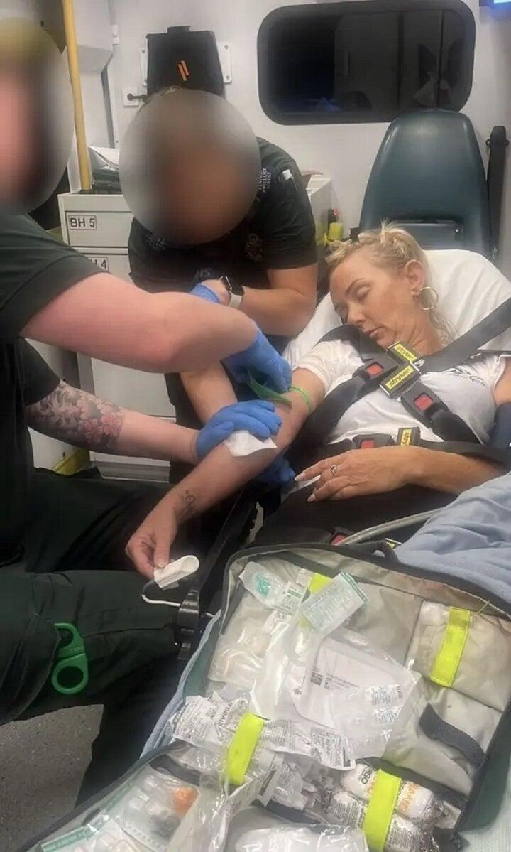 Tự tiêm thuốc giảm cân, bà mẹ lên cơn co giật suýt chết trước mặt các con-2