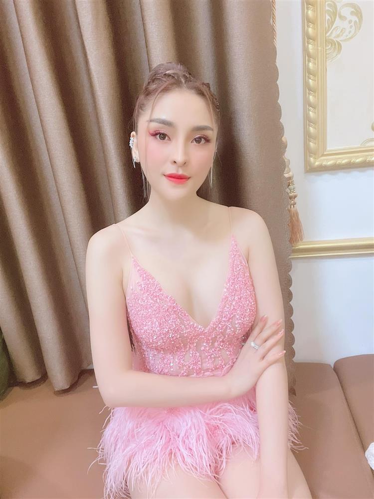 Nữ hoàng hội chợ xác nhận chia tay bạn trai ca sĩ, nói rõ tin đã kết hôn, có con chung-3