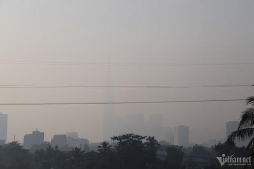 TP.HCM chìm trong sương mù, cảnh báo ô nhiễm không khí gây hại cho sức khỏe-3