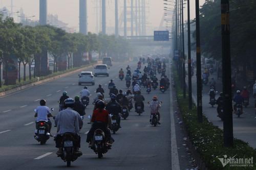 TP.HCM chìm trong sương mù, cảnh báo ô nhiễm không khí gây hại cho sức khỏe-8