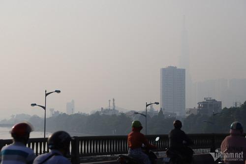 TP.HCM chìm trong sương mù, cảnh báo ô nhiễm không khí gây hại cho sức khỏe-9