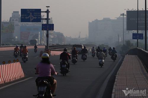 TP.HCM chìm trong sương mù, cảnh báo ô nhiễm không khí gây hại cho sức khỏe-10