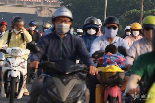 TP.HCM chìm trong sương mù, cảnh báo ô nhiễm không khí gây hại cho sức khỏe-11