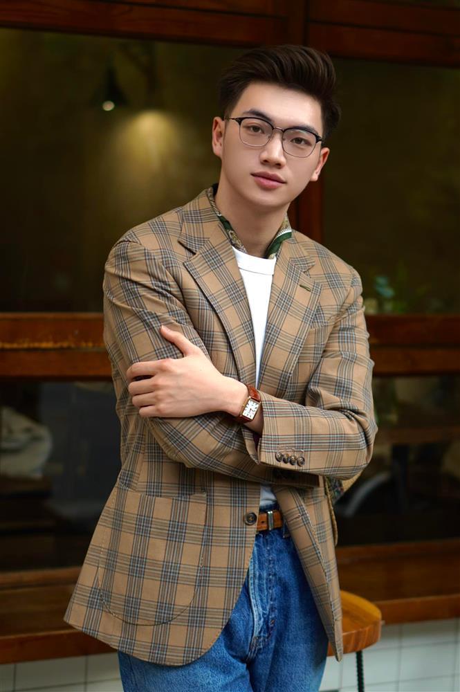 Nam sinh Ngoại giao vào Đảng năm 18 tuổi, tự tin làm MC thời tiết trên VTV-2