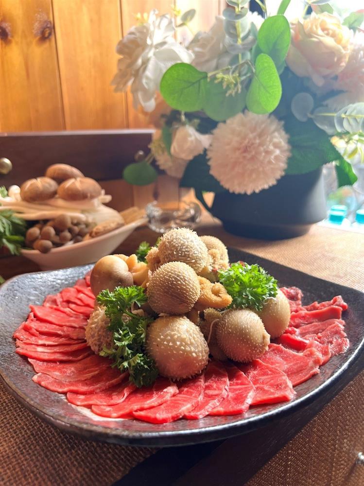 Xôn xao suất lẩu bò giá gần 3,4 triệu đồng tại nhà hàng ở TPHCM-1