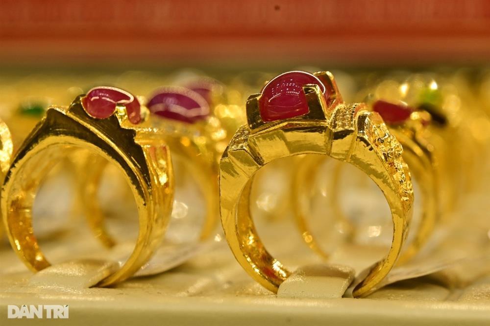 Có nên bán vàng để đầu tư kênh khác lúc giá cao?-3