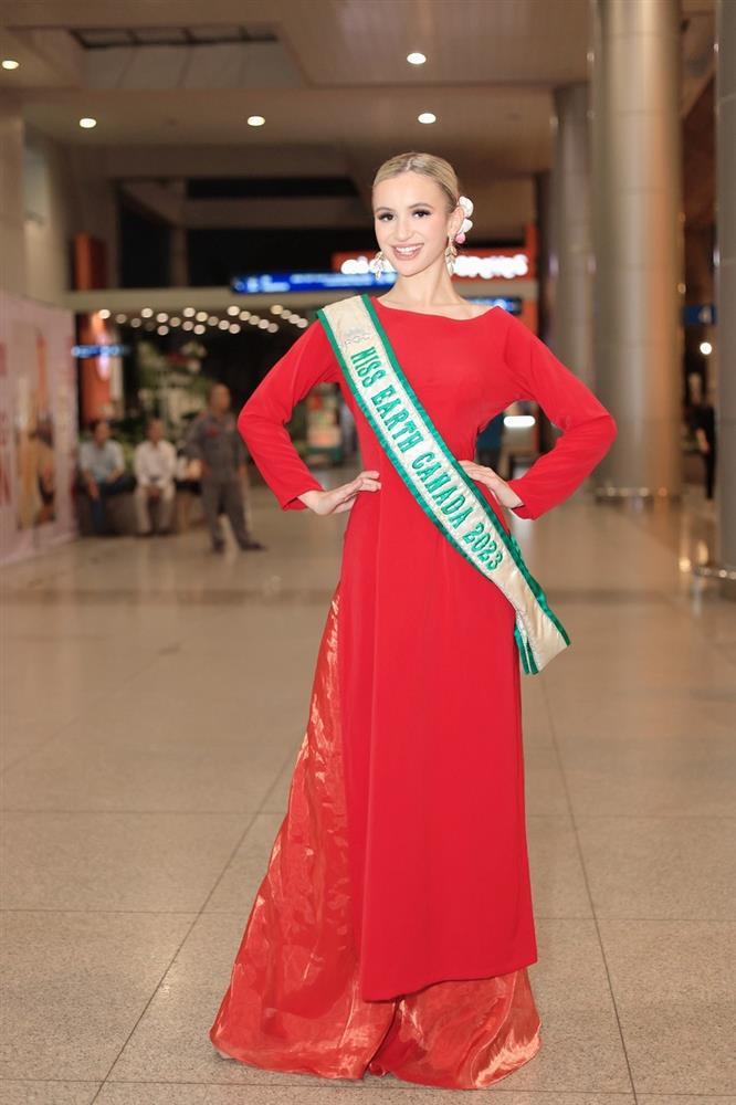 Loạt thí sinh Miss Earth 2023 diện áo dài khi đến Việt Nam-2