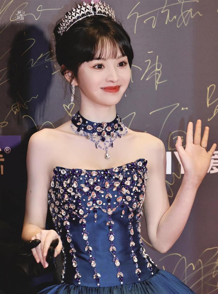 Nữ diễn viên có thân hình gợi cảm khiến 140 triệu khán giả mê mẩn-2