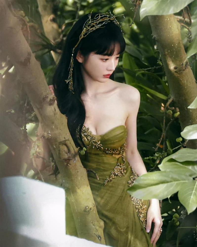 Nữ diễn viên có thân hình gợi cảm khiến 140 triệu khán giả mê mẩn-5