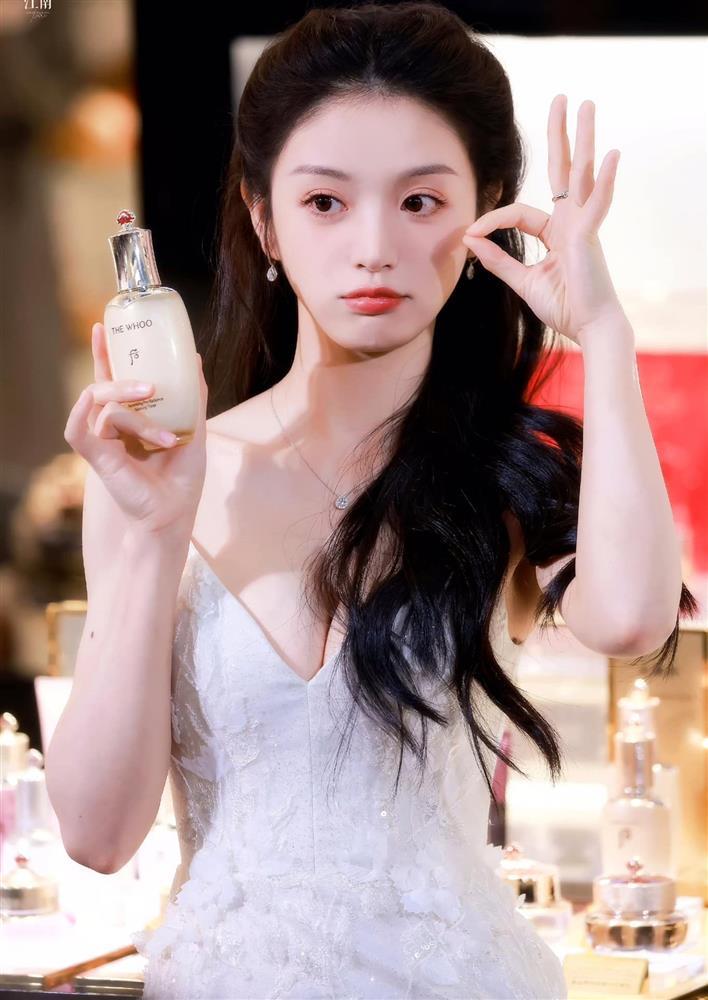 Nữ diễn viên có thân hình gợi cảm khiến 140 triệu khán giả mê mẩn-6