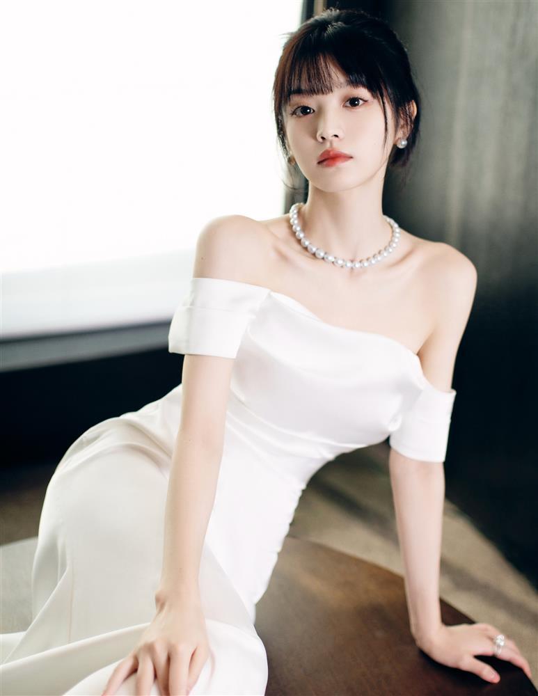 Nữ diễn viên có thân hình gợi cảm khiến 140 triệu khán giả mê mẩn-7