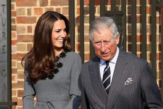 Hoàng gia Anh rơi vào khủng hoảng