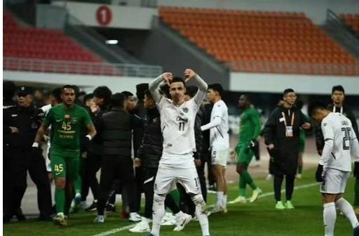 Hé lộ nguyên nhân vụ hỗn chiến của cầu thủ Thái Lan và Trung Quốc-2