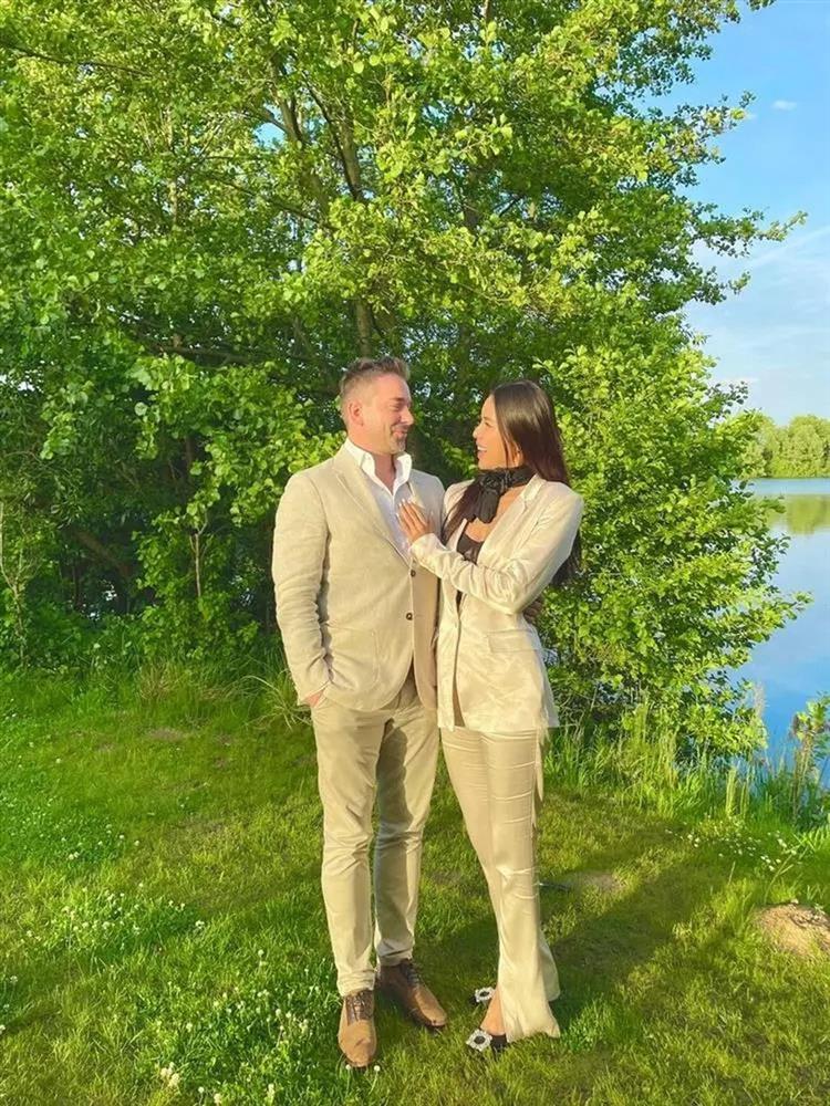 Siêu mẫu Minh Tú: Gợi cảm sau giảm cân, vượt thăng trầm bên bạn trai Tây-15