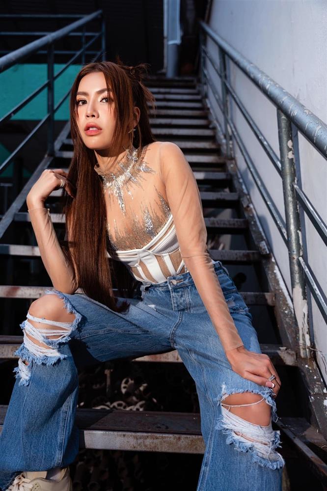 Siêu mẫu Minh Tú: Gợi cảm sau giảm cân, vượt thăng trầm bên bạn trai Tây-5