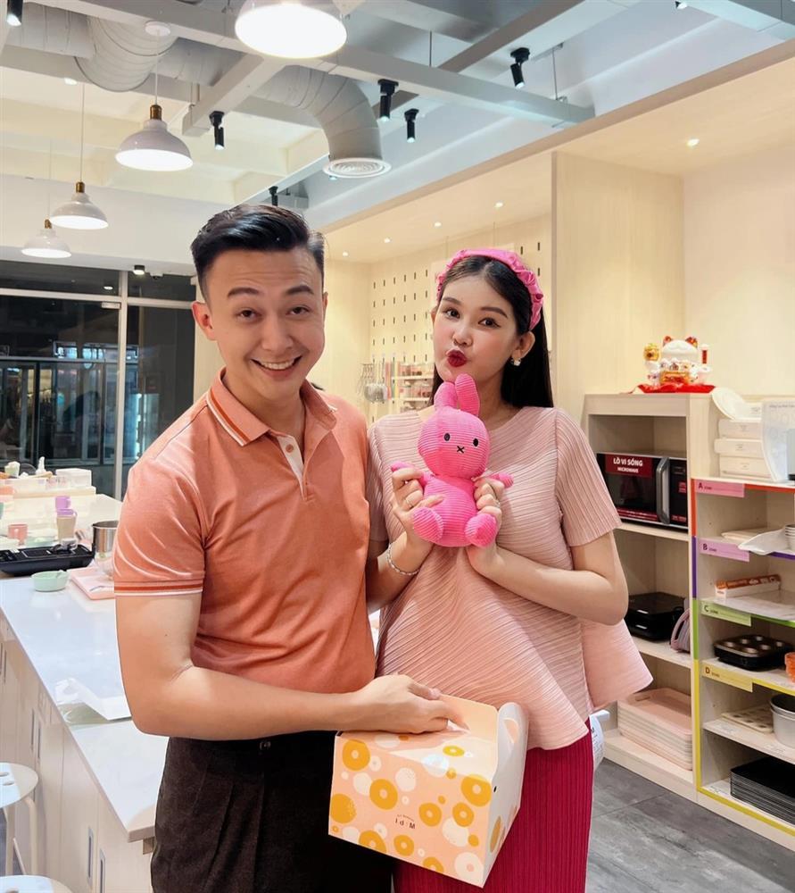 Ngân Anh sau 1 năm lấy chồng MC: Hôn nhân ngọt ngào, sắp đón con đầu lòng-14