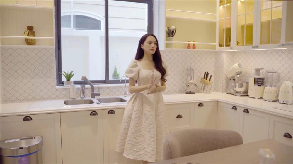 Bên trong biệt thự sang, xịn, mịn tỏa mùi tiền của Hoa hậu Hương Giang-6