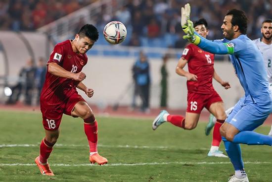 Tuyển Việt Nam chưa thể chạm cột mốc lịch sử, Malaysia nhảy vọt ở BXH FIFA