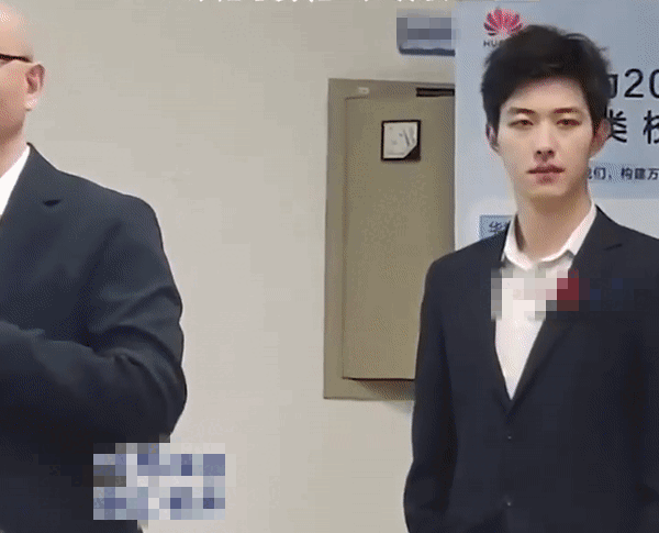 Anh chàng bỗng nổi rần rần nhờ khí chất chuẩn tổng tài, dân mạng thi nhau nộp CV vào công ty-1