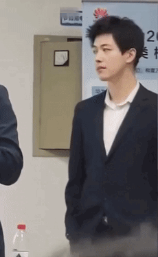 Anh chàng bỗng nổi rần rần nhờ khí chất chuẩn tổng tài, dân mạng thi nhau nộp CV vào công ty-2