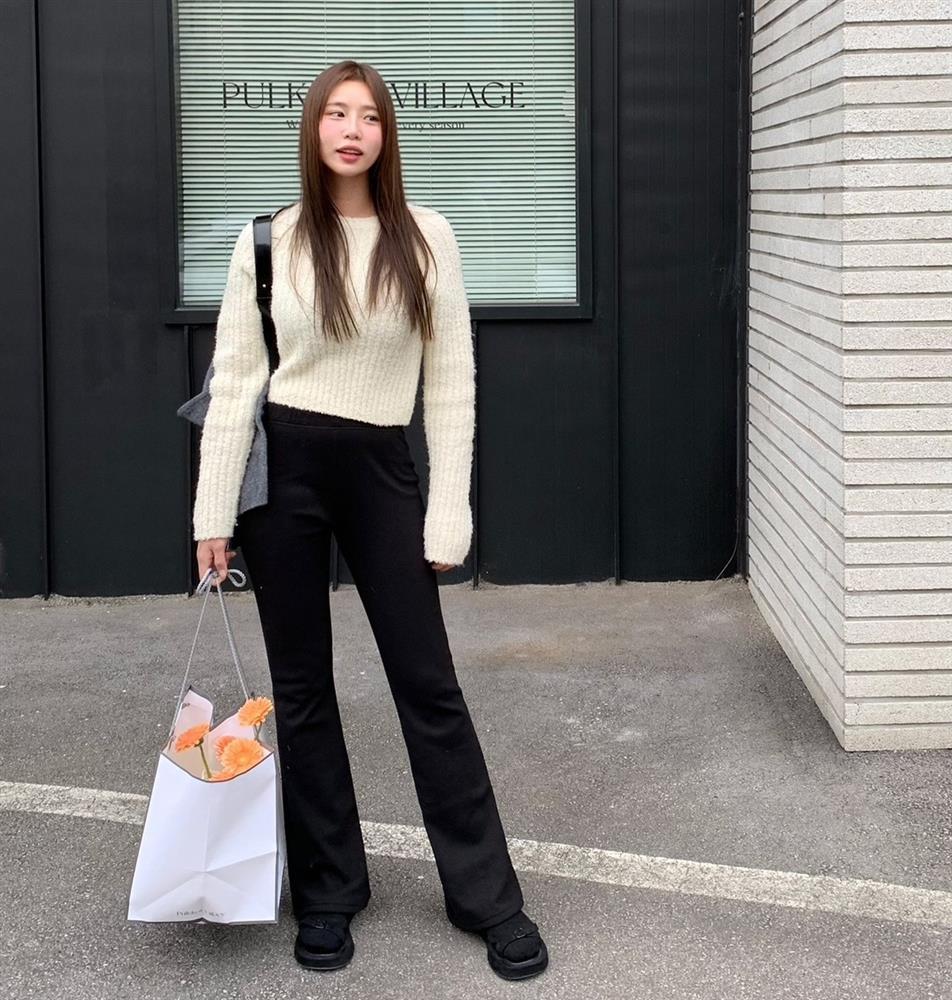 5 mẫu áo len giúp bạn xây dựng phong cách tối giản trẻ trung, chuẩn thanh lịch-1