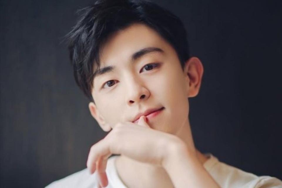 Sau 2 năm bị phong sát vì trốn thuế, Đặng Luân vẫn ăn đứt nhiều nam thần vì điều này trong lễ Giáng sinh-8